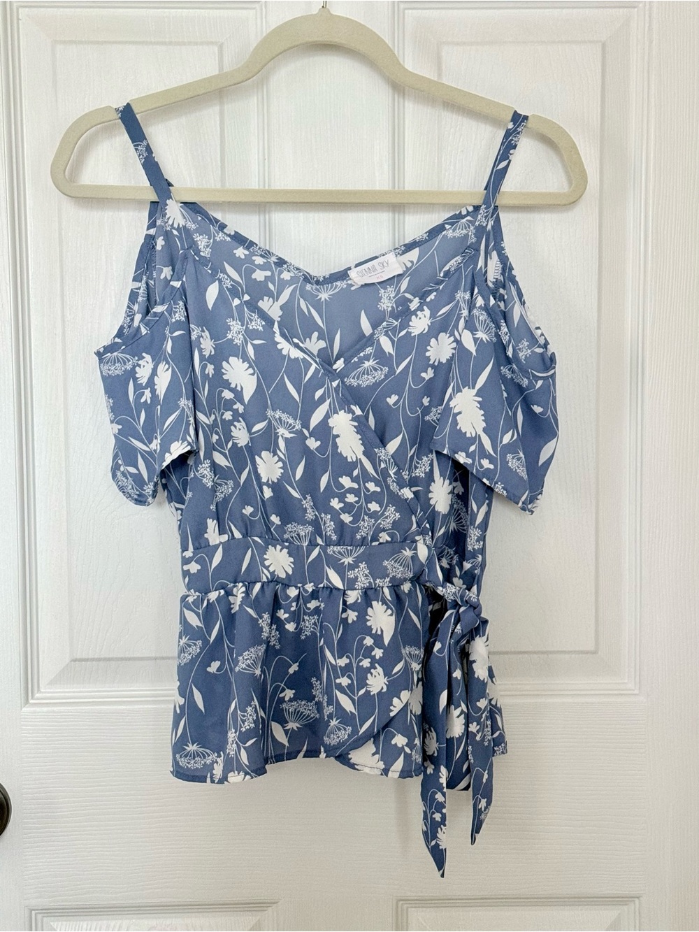 Sienna Sky Light Blue & White Floral Cold-Shoulder Tie Top Size XS
